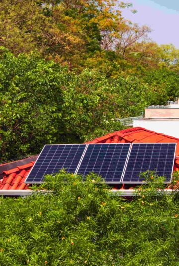 paneles-solares-en-la-casa-de-techo-rojo-en-un-dia-soleado-y-nublado-imagen-del-concepto-de-instalacion-de-energia-solar-fotovoltaica (1) paneles-solares-en-la-casa-de-techo-rojo-en-un-dia-soleado-y-nublado-imagen-del-concepto-de-instalacion-de-energia-solar-fotovoltaica (1)